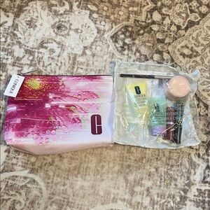 NWT Clinique Cosmetic Bag With Samples